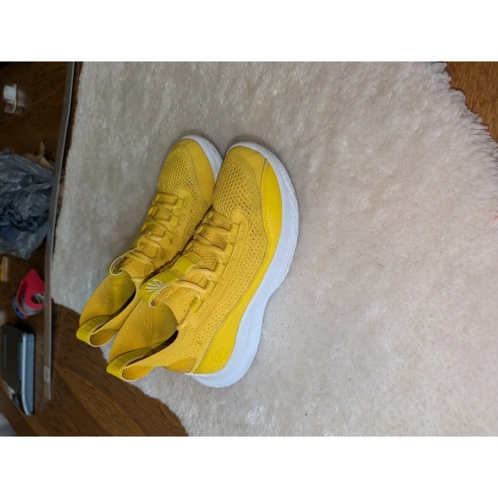Under Armour Curry Flow 8 Yellow Basket‎ Shoes  Sz 6Y/8 Women  3023527-701